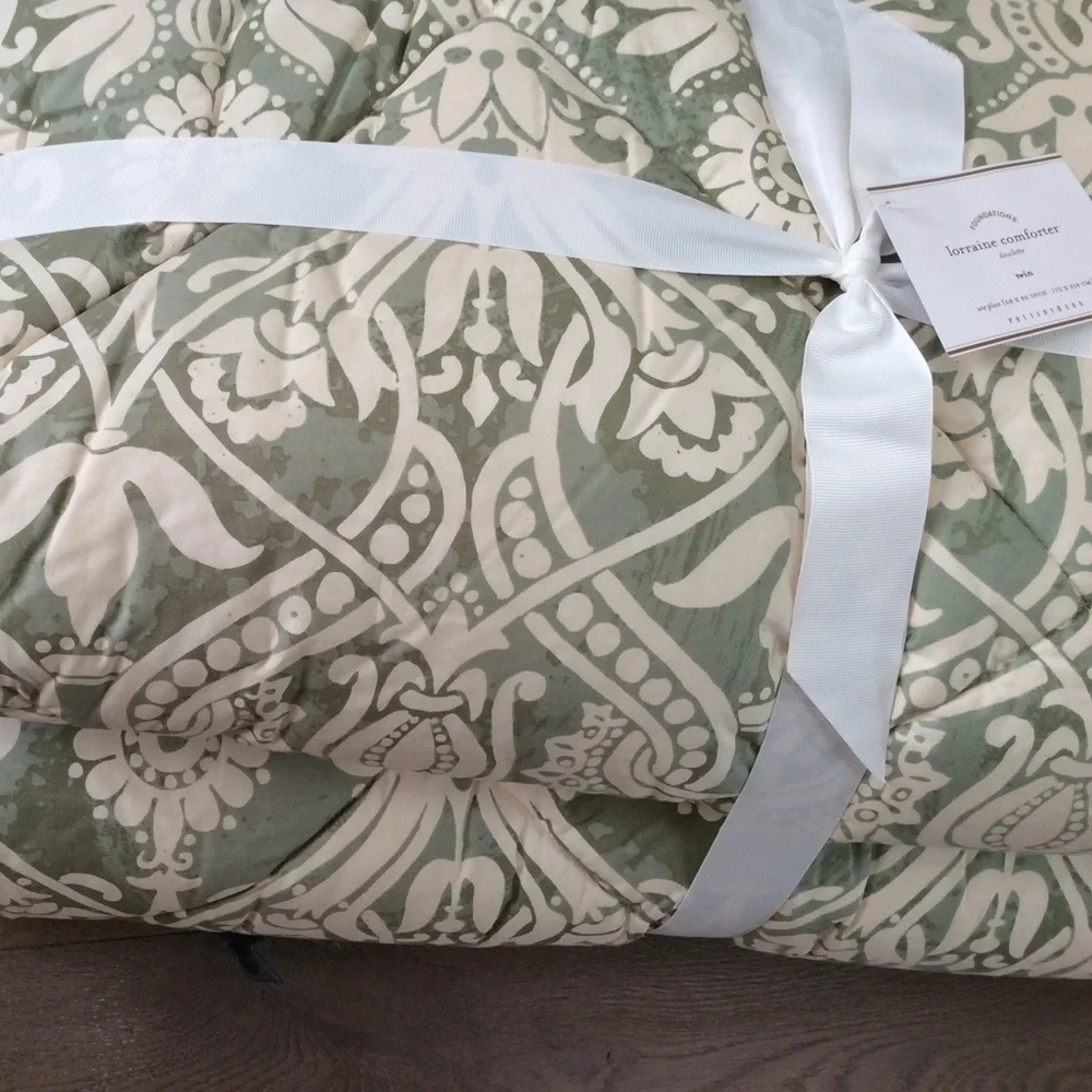 Pottery Barn Lorraine Comforter Quilt Twin